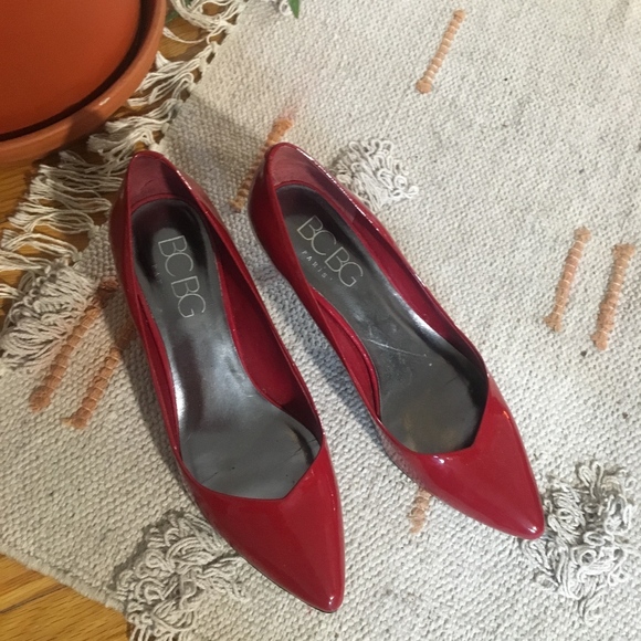 BCBG Red Pointed Toe Kitten Heels - Picture 7 of 7